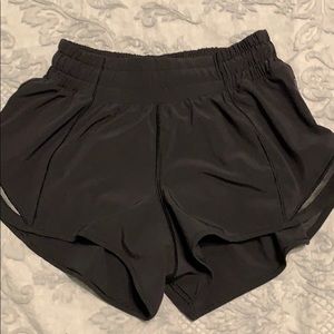 lululemon hotty short II 2.5 in length